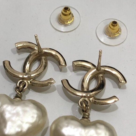 CHANEL CC Logos Pearl Drop Heart Stud Earrings Gold Tone B22C Auth w/Box #7511 - Picture 7 of 9